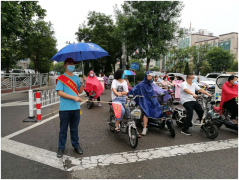 为进一步加强文明城市建设，提升市民文明素质，增强文明出行的意识，创建良好的城市交通环境。6月15日-19日，聊城市水利工程总公司志愿者在东昌路与花园路交通路口，开展文明交