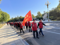 为 不断提升 干部职工 健康素养，以饱满的精神面貌和良好的工作状态，喜迎党的二十大胜利召开。 10月9日，聊城市水利工程总公司组织干部职工开展强身战役 活力水城健步走活动。